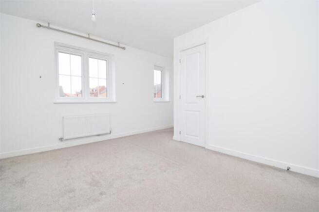 4 bed Detached to rent Image 12