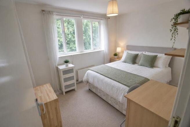 4 bed Terraced to rent Image 5