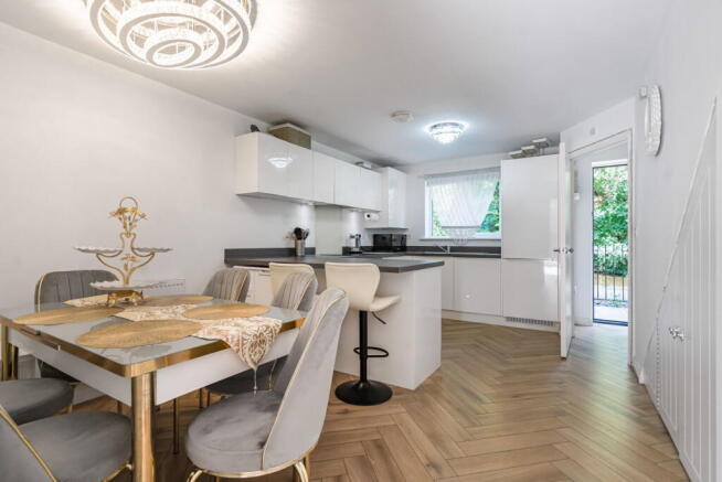 3 bed Semi-Detached for sale Image 7