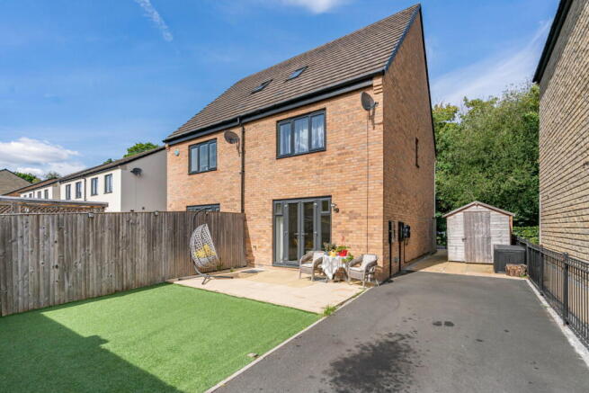 3 bed Semi-Detached for sale Image 3