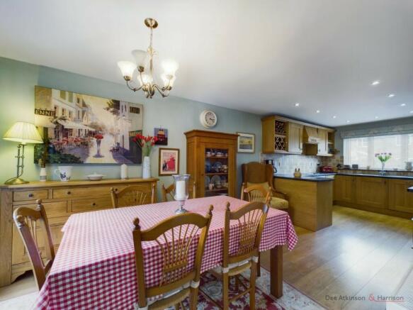 Kitchen/Dining Area