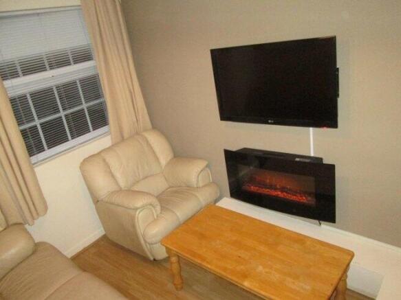 4 bed House Share to rent Image 4