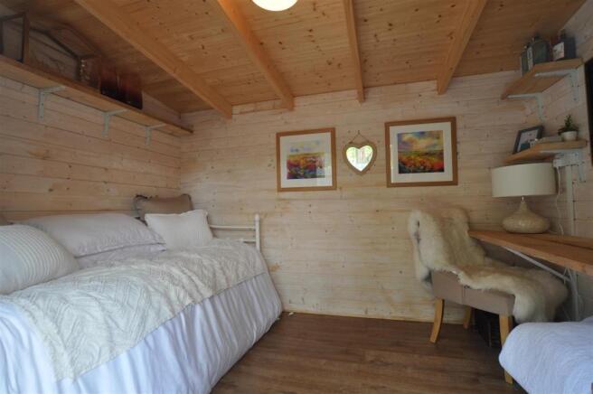 Home Office/Studio/Additional Bedroom