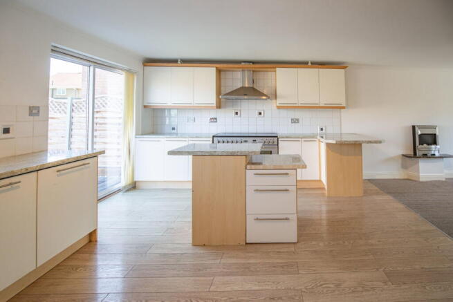 4 bed Detached for sale Image 5