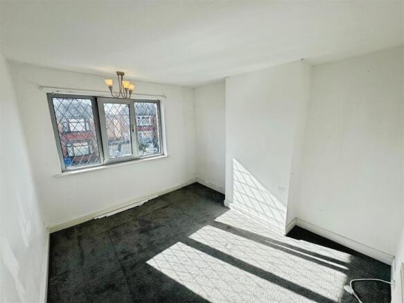 3 bed Semi-Detached to rent Image 9