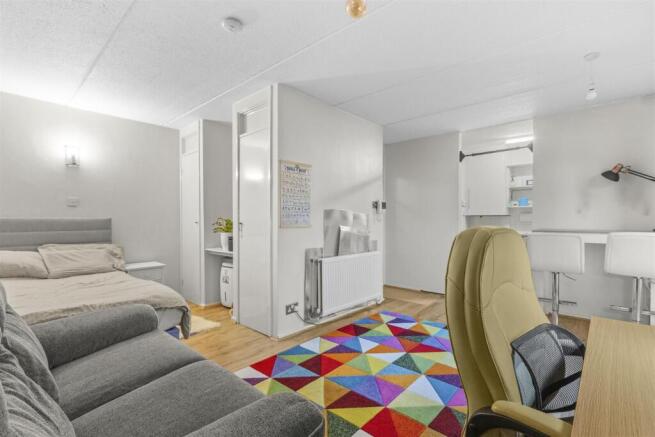 12 Baines House, Abbey Barn Rd, HP11 1RJ-6.jpg