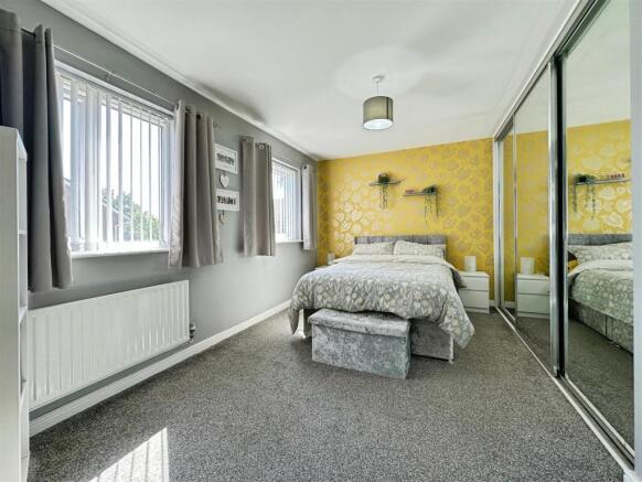 5 bed Detached for sale Image 10