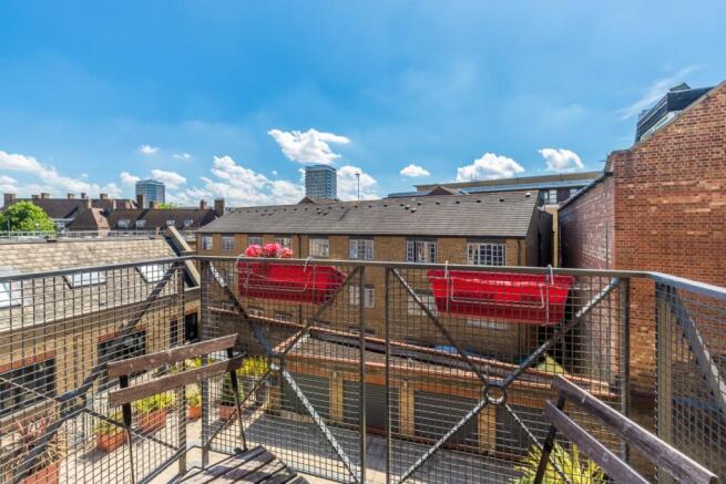 Hobbs Court 25 - bal