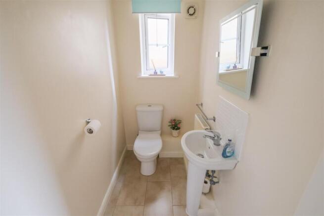 5 bed Detached for sale Image 12
