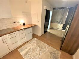49d, Buckingham Road, South Woodford, London E18 2NH