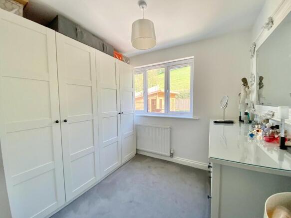 Room/Dressing Roo...