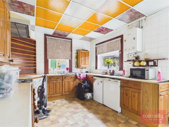 4 bed Semi-Detached for sale Image 6