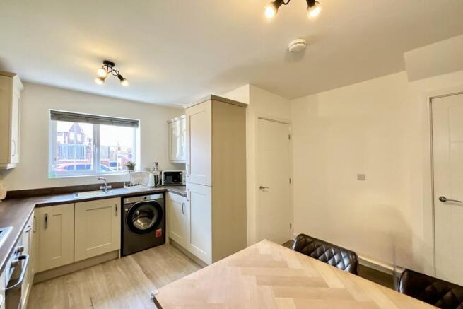 3 bed Semi-Detached for sale Image 6