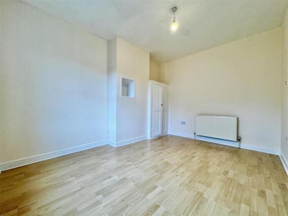 3 bed Terraced for sale Image 6