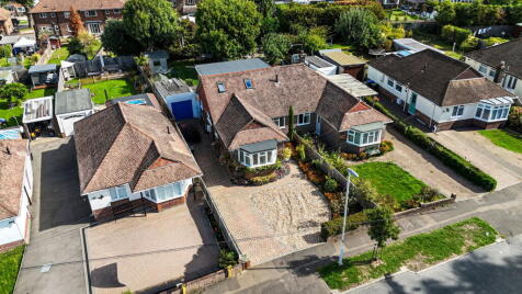 Linden Avenue, East Grinstead, RH19 1LS