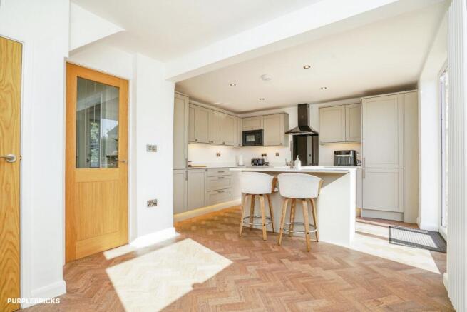 3 bed Semi-Detached for sale Image 3