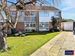 32, Insley Gardens, Hucclecote, Gloucester GL3 3AY