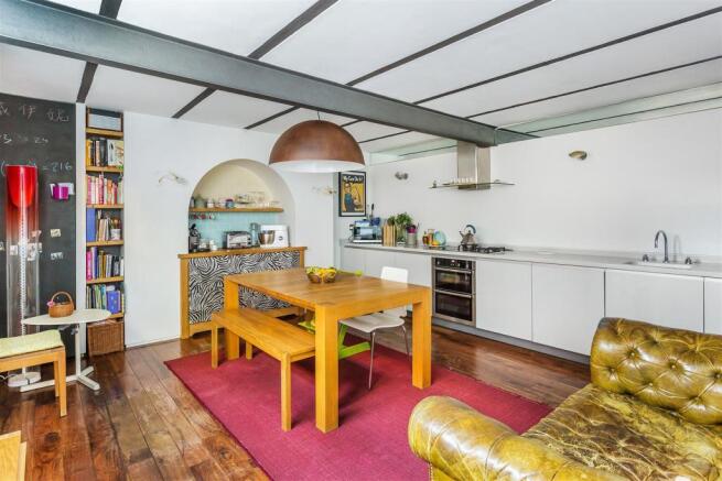house. estate agency Frensham 7 The Grange