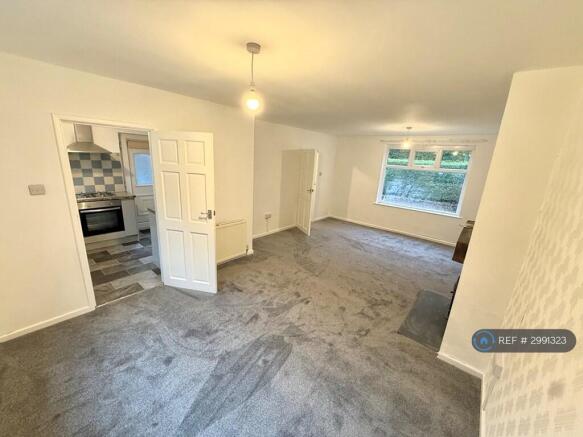 3 bed Semi-Detached to rent Image 8