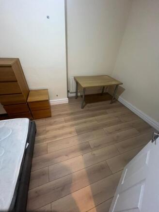 4 bed Terraced to rent Image 6