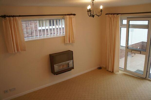L-SHAPED LIVING ROOM