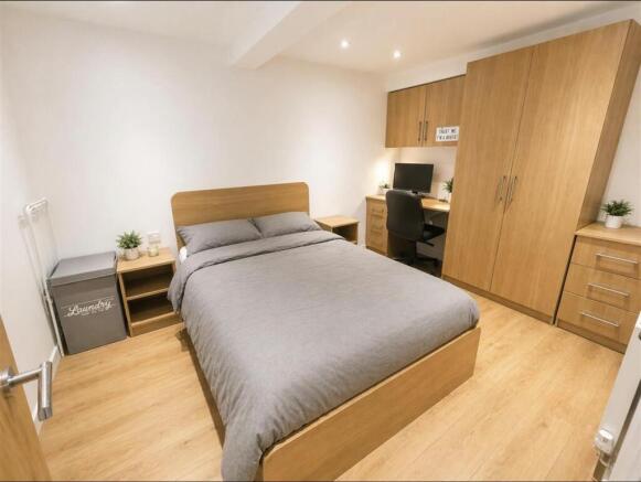 4 bed Block of Apartments to rent Image 6