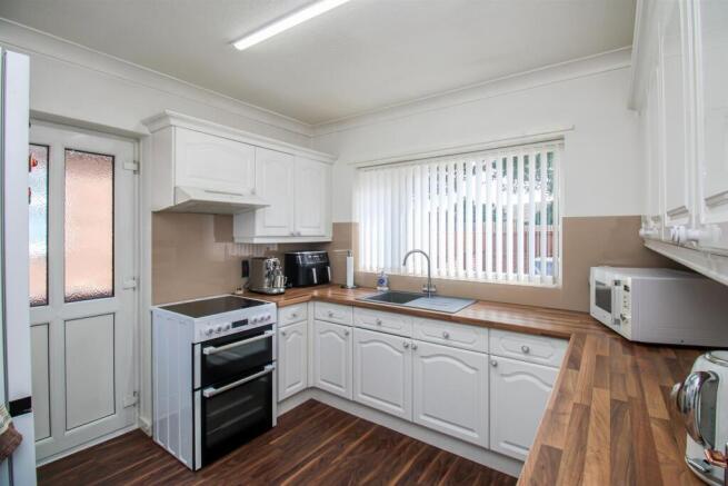 3 bed Detached Bungalow for sale Image 5