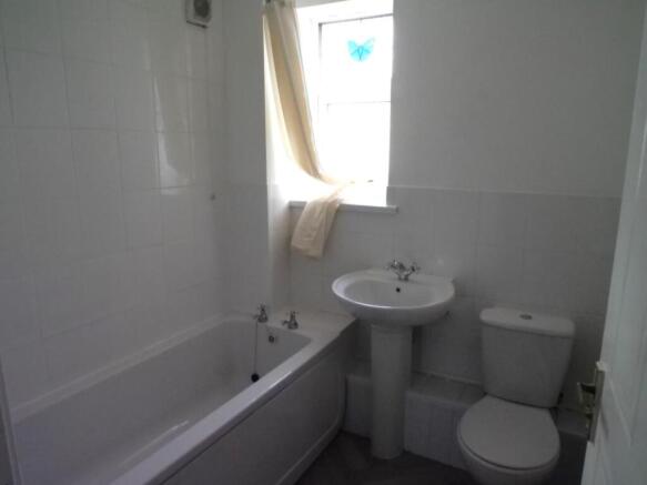 3 bed Semi-Detached to rent Image 9
