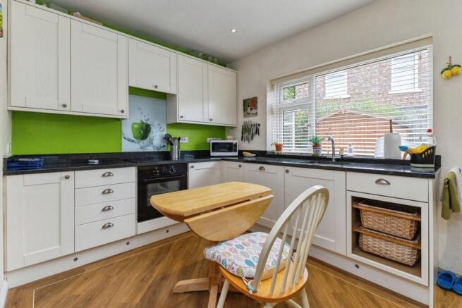 4 bed Semi-Detached for sale Image 6