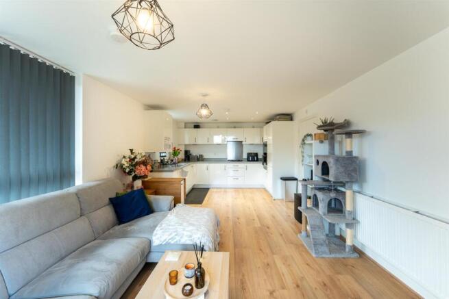 Open Plan Kitchen / Living