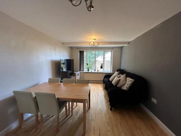 2 bed Flat to rent Image 5
