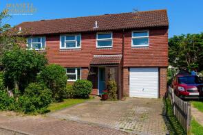 8, Blackthorns, Hassocks BN6 9TF