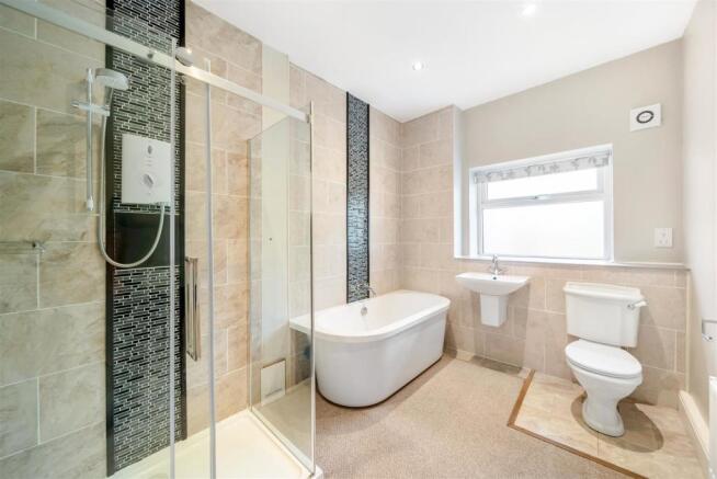 GROUND FLOOR BATHROOM