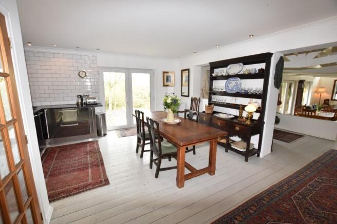 Kitchen (2) (Custom).JPG