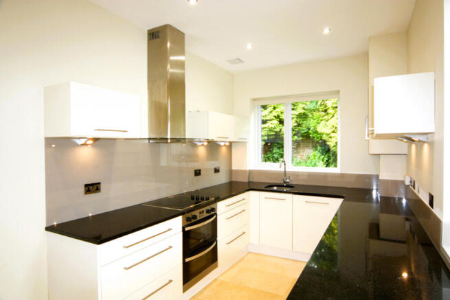3 bed Semi-Detached to rent Image 4