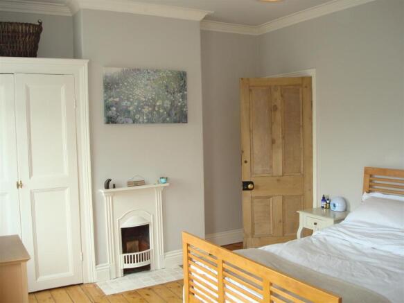 Bedroom 1.JPG