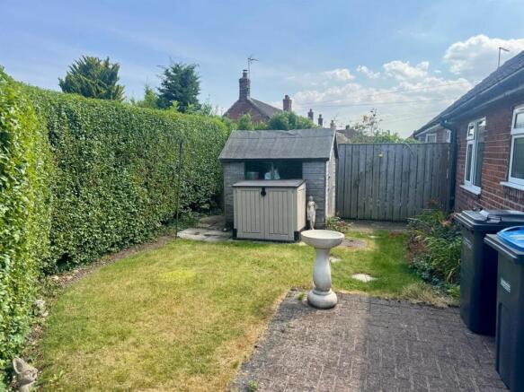 2 bed Semi-Detached Bungalow to rent Image 10