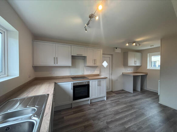 3 bed House to rent Image 4