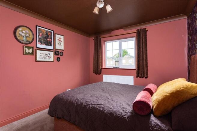 4 bed Detached for sale Image 8