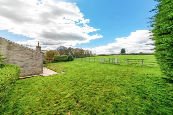 4 bed Semi-Detached for sale Image 8