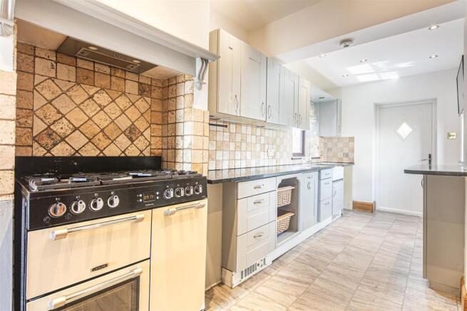 3 bed Semi-Detached for sale Image 8