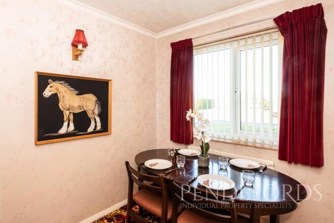 Dining Room/Bed 3