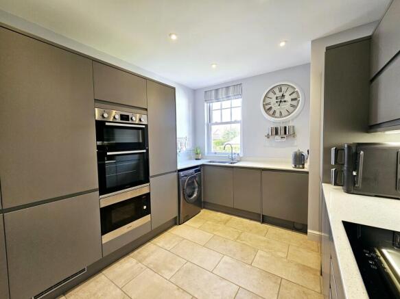 2 bed Flat for sale Image 6