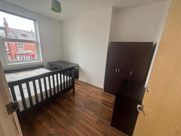 6 bed Terraced to rent Image 5