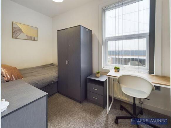 4 bed Terraced to rent Image 7