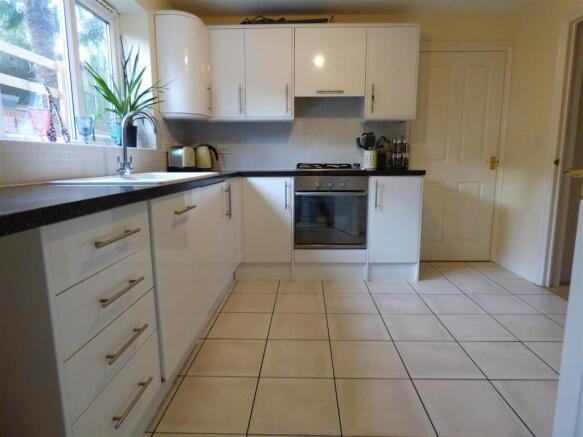 KITCHEN/BREAKFAST ROOM