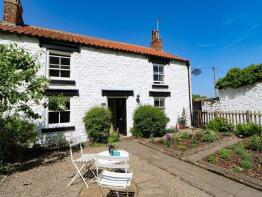5, The Green, Piercebridge DL2 3SE