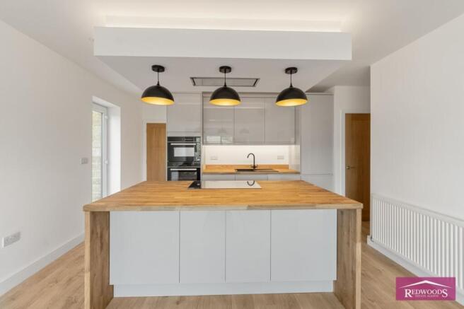 5 bed Semi-Detached for sale Image 6