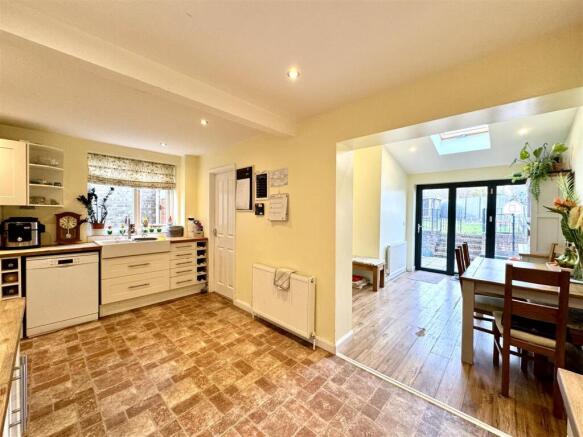 KITCHEN/BREAKFAST ROOM