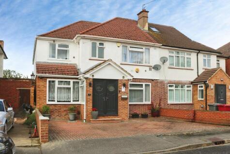 Colnbrook - 5 Bedrooms